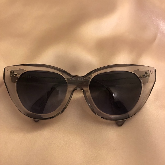 The Oscar de la Renta x Morgenthal Frederics Accessories - The Oscar de la Renta x Morgenthal Frederics